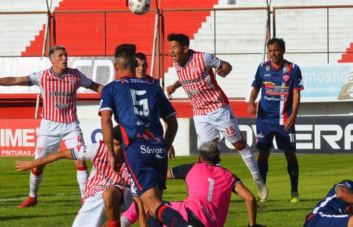 A Talleres le cuesta de visitante.