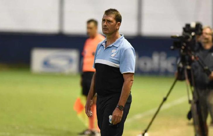 El entrenador ya habló con el goleador uruguayo.