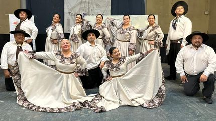 Con ballet y música en vivo.