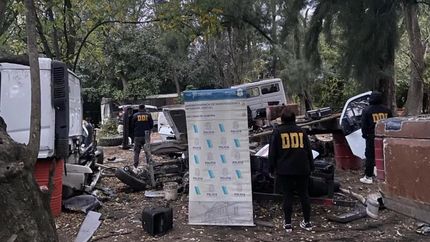 Encontraron partes de vehículos robados.