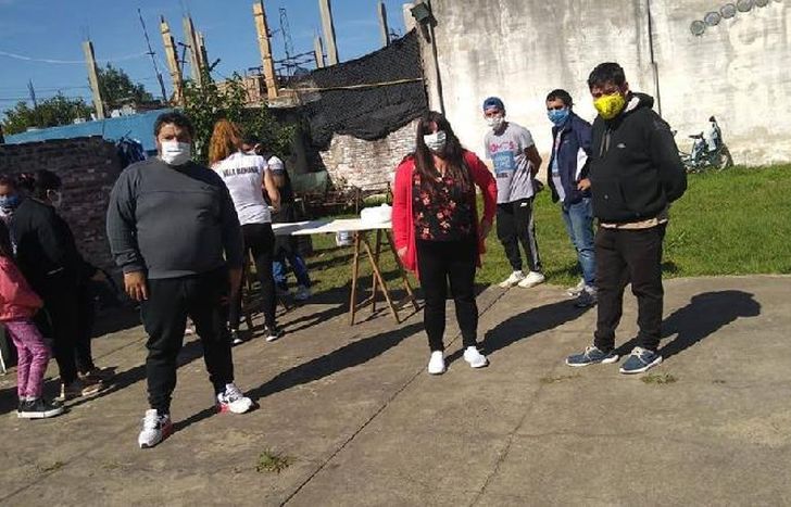 El club tuvo que detener las ollas populares por casos de Coronavirus en el barrio.