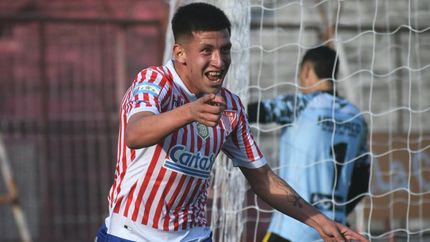Barbas festeja su gol. Barbas festeja su gol.