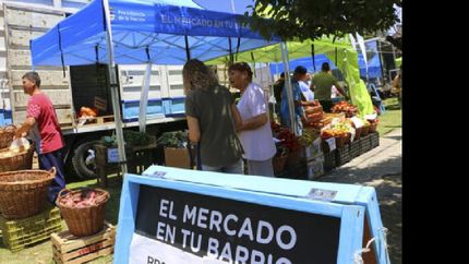 sigue recorriendo lomas la feria del mercado en tu barrio