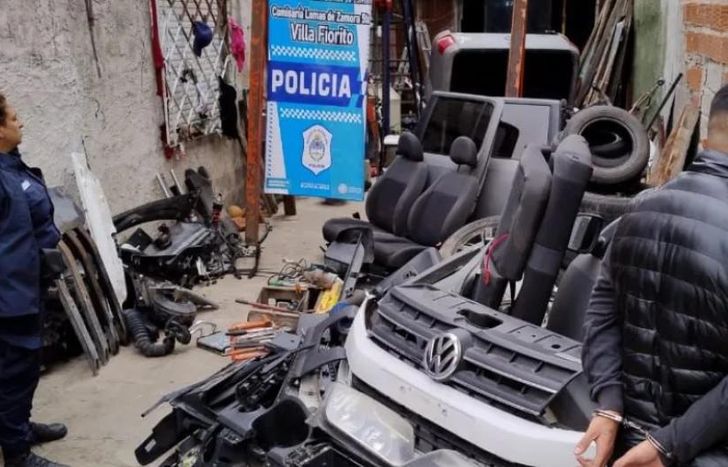 Clausuraron un taller mecánico en Fiorito.
