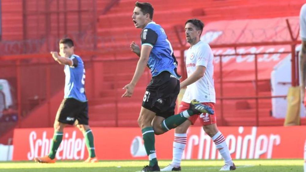Ante Argentinos, celebró su primer gol en primera.