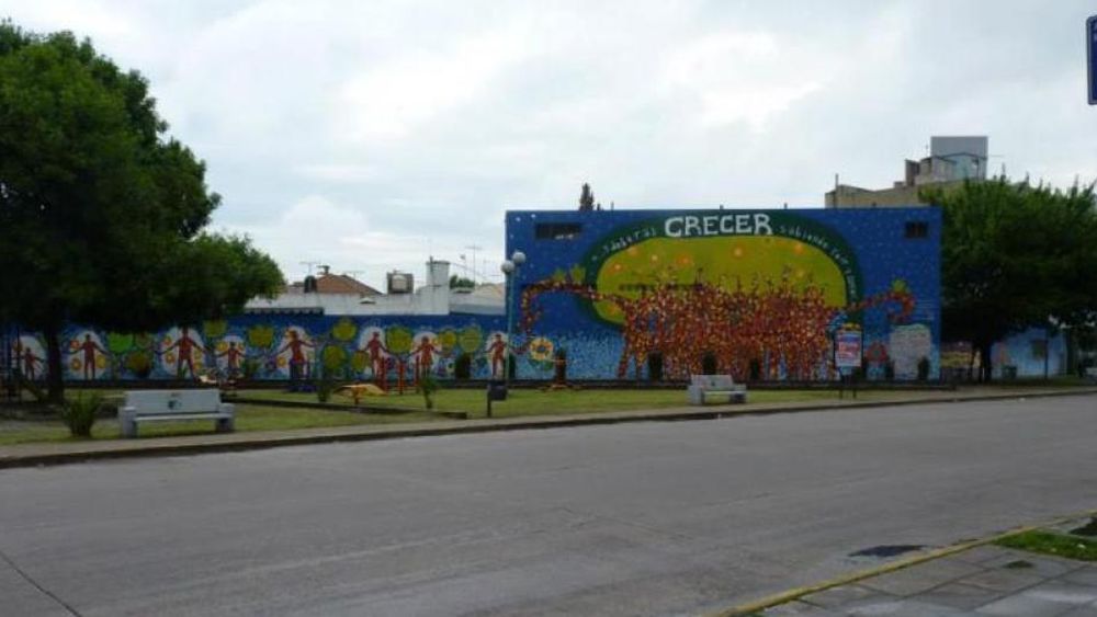 En la plazoleta de Pichincha e Yrigoyen.