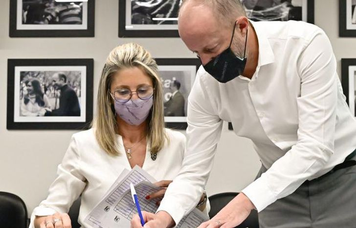 Insaurralde, en el momento de la firma de su candidatura.