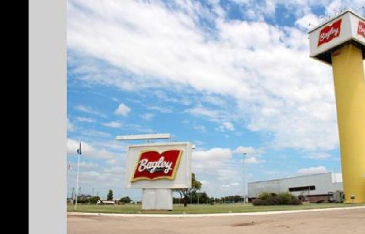 Tuvieron una acumulación de stock que le generó la caída de ventas, consecuencia de la recesión económica.