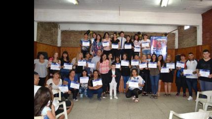 nuevos diplomas a  egresados en oficios