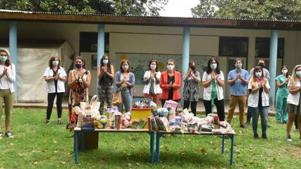Los profesionales del centro recibieron las donaciones. Los profesionales del centro recibieron las donaciones.