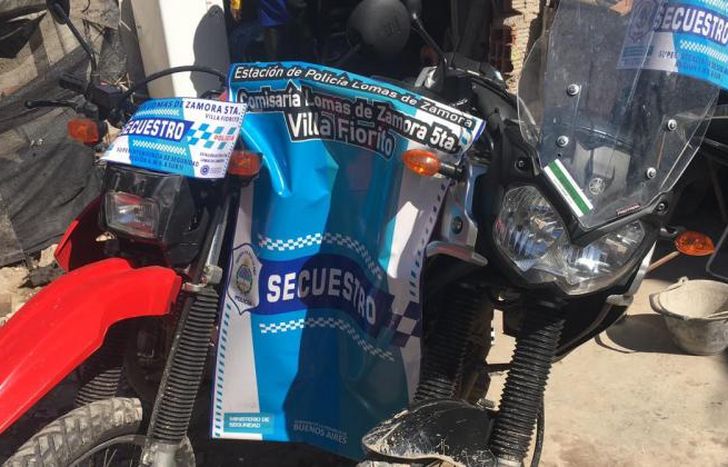 Les secuestraron tres motos, un arma y 14 celulares.