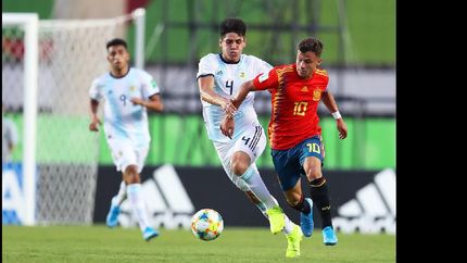 Argentina debutó con un empate sin goles ante España.