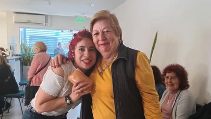 Valeria le da vida a la recepción del Hospital Gandulfo.