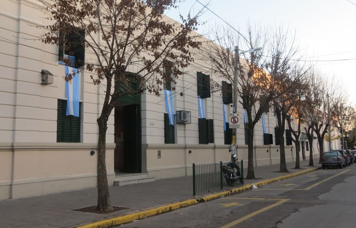 Hace 119 años nacía el icónico Colegio Lourdes de Banfield.