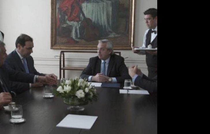 Se reúne este martes con gobernadores.