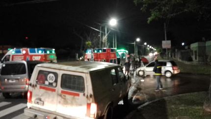 Un auto y una camioneta protagonizaron un fuerte choque en Llavallol.