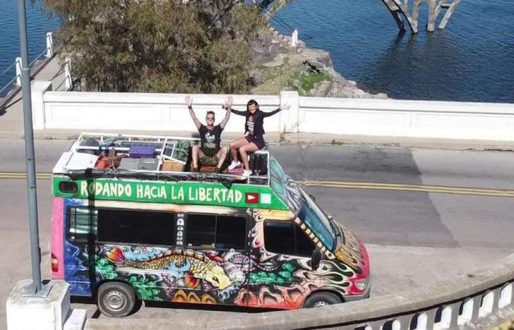 Florencia y Juan disfrutan juntos de cada paisaje.