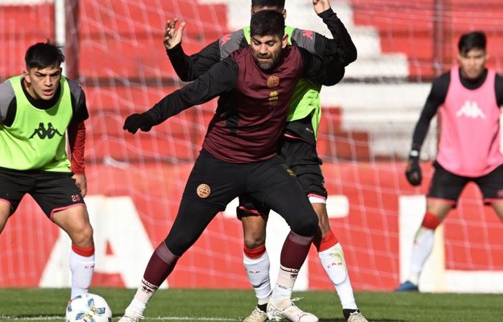 Leandro Díaz convirtió los dos goles del triunfo de Lanús.