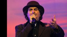 Joaquín Sabina se cayó de un escenario en Madrid