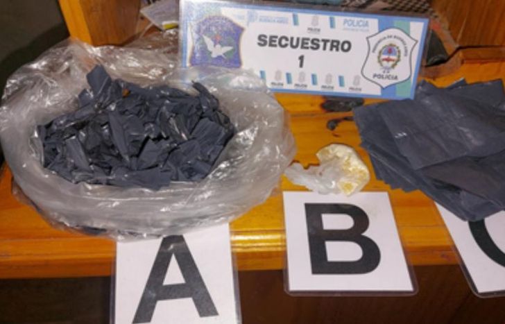 Dosis de drogas incautadas en poder de los acusados.