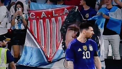 la bandera de los andes que recorrio el mundo y se hizo viral