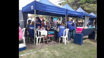 hay que ir con DNI y libreta sanitaria.