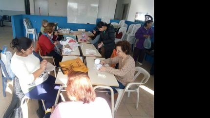 lomas: entregaron 60 ?gorritos? a recien nacidos del alende lomas: entregaron 60 ?gorritos? a recien nacidos del alende