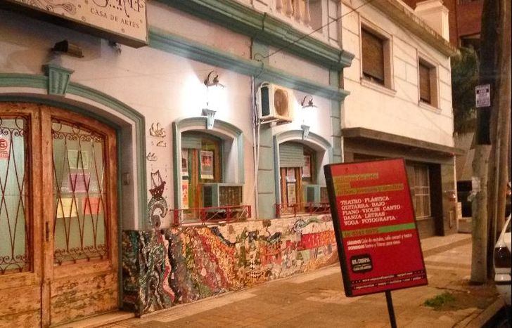 hubicado en pleno centro de lanús este, experimentó varios cambios en su estructura.