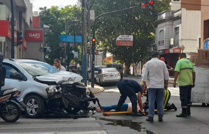 La conductora del vehículo se desmayó en plena Avenida Hipólito Yrigoyen.