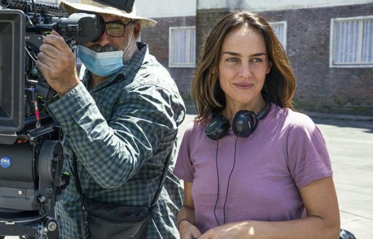 Directora, en plena tarea.