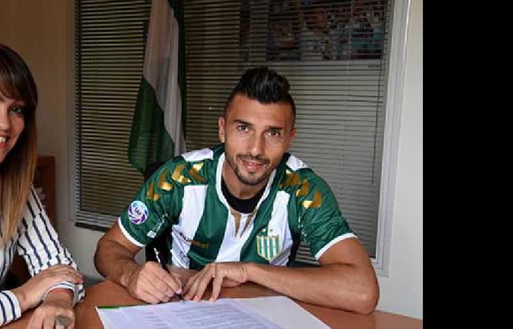 Dátolo y Barbuto, en la firma del nuevo contrato.