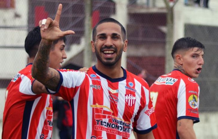 Alejandro Benítez convirtió un gol clave ante Cañuelas.