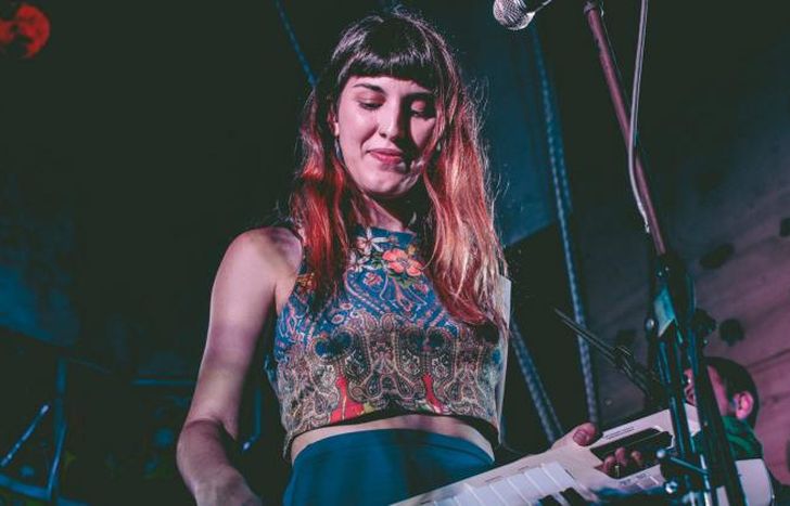 Laura, entre la música y la edición de videos.