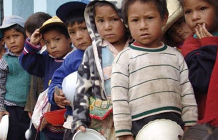 Los nenes, vulnerados por la crisis económica y social.