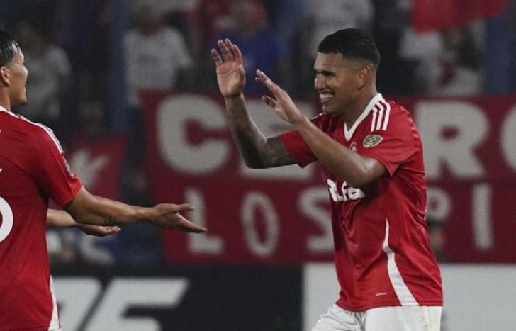 Alexandro Bernabei y Braian Aguirre, dos ex Lanús, involucrados en un escándalo sexual en el Inter de Porto Alegre.