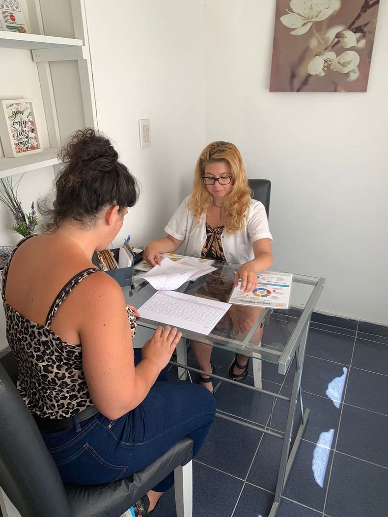 Paula les dio recomendaciones a los vecinos de Lomas para disfrutar, de manera saludable, de la cena de fin de año.