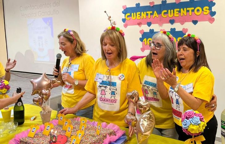 Diez años de llevar alegría a cada paciente del Gandulfo.