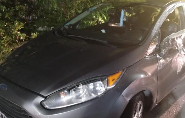 Así quedó uno de los autos involucrados en el choque.