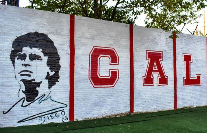 La nueva cancha llevará el nombre de Diego Maradona.