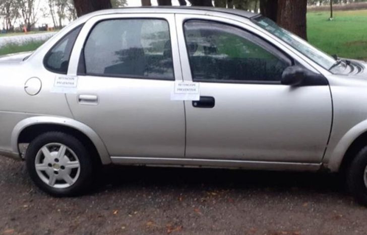 El auto robado en Lomas, recuperado por la Policía.