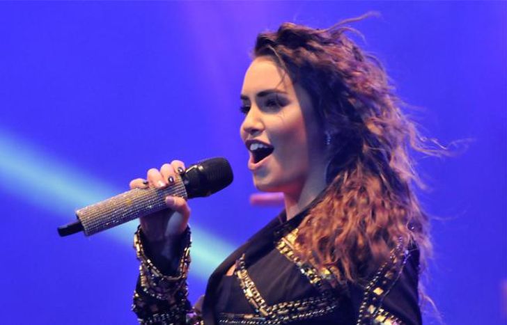 Lali no para.