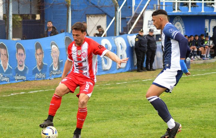 Ignacio Colombini abrió el marcador para Talleres de Escalada.