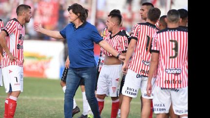 el técnico analiza variantes y ya trabaja en el armado del plantel. el técnico analiza variantes y ya trabaja en el armado del plantel.
