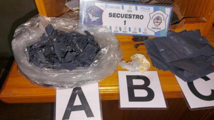 Dosis de drogas incautadas en poder de los acusados.