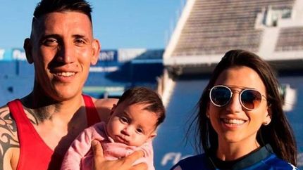 Ricardo Centurión y Jénifer Lauría, con la hija de ambos.