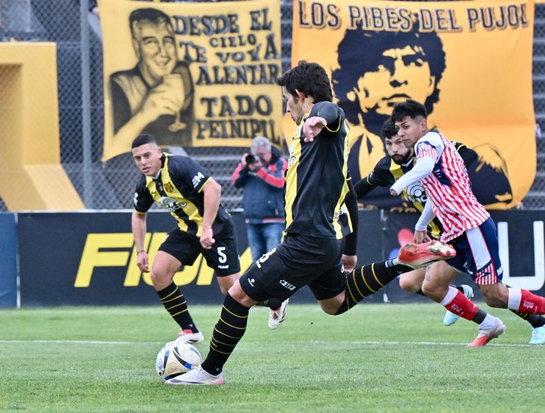 Marcelo Meli marcó de penal. Marcelo Meli marcó de penal.