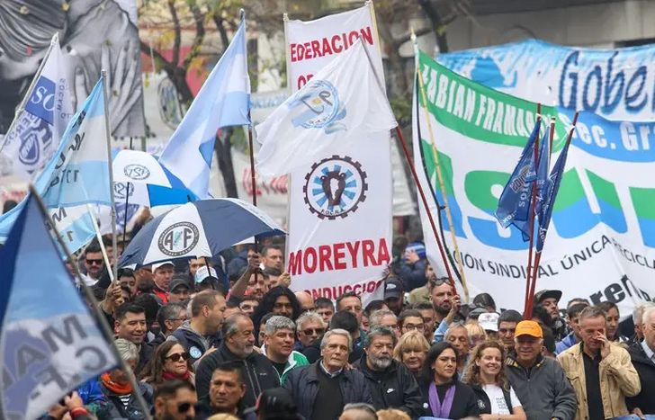 La CGT podría llamar a un paro general ante la reforma laboral.