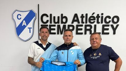 Guillermo De Lucca en su presentación como técnico de Temperley.