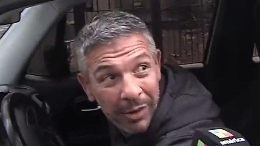 Fue abordado en la puerta de su casa.