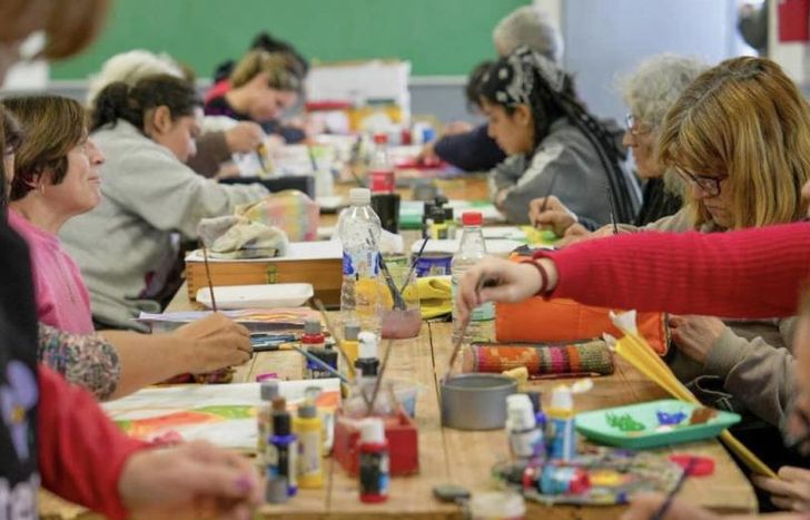 Con la artes plásticas estimulan y desarrollan la creatividad.